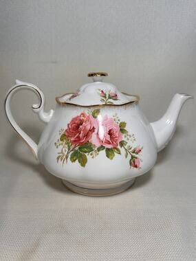 Vintage Royal Albert American Beauty Teapot Bone China Roses Gold Trim England